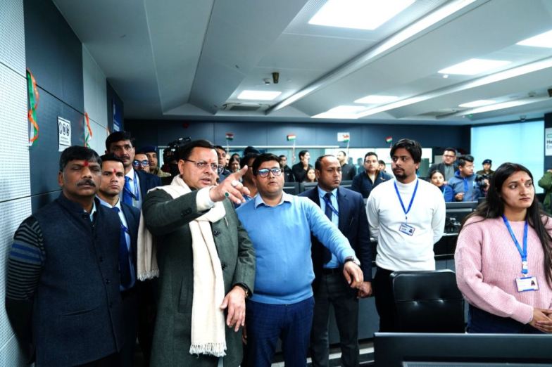 मुख्यमंत्री धामी ने आई.टी.डी.ए का औचक निरीक्षण किया, इन्टीग्रेटेड कमांड और कंट्रोल सेंटर से यातायात व्यवस्थाओं का किया अवलोकन