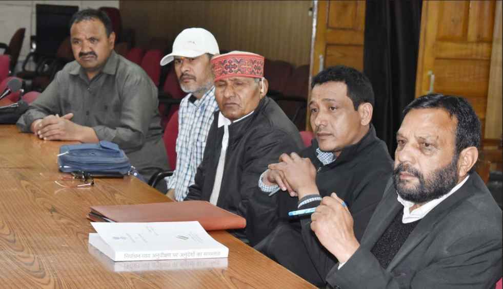 चमोली : जिला निर्वाचन अधिकारी ने की मान्यता प्राप्त राजनीतिक दलों के प्रतिनिधियों के साथ बैठक