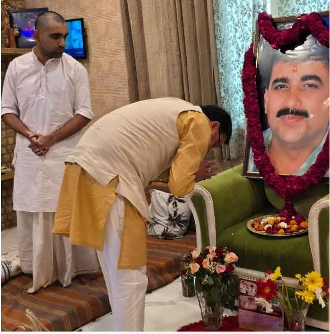 स्व. कैलाश चंद्र गहतोड़ी जी के आवास पहुंचकर श्रद्धांजलि दी CM धामी ने