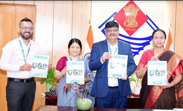 CS राधा रतूडी ने उत्तराखण्ड ग्रामीण बैंक के वार्षिक प्रतिवेदन का विमोचन किया
