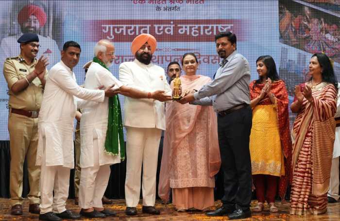 ‘‘एक भारत-श्रेष्ठ भारत’’ के तहत राज्यपाल ने सभी उत्तराखण्ड वासियों की ओर से गुजरात और महाराष्ट्र वासियों को राज्य स्थापना दिवस की शुभकामनाएं दी