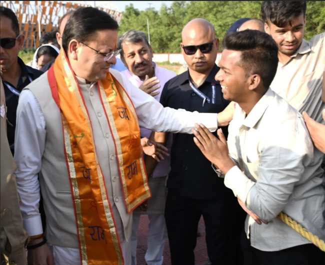 CM पुष्कर सिंह धामी ने सर्किट हाउस, हल्द्वानी में जनता से मुलाकात कर सुनी जनसमस्याएं