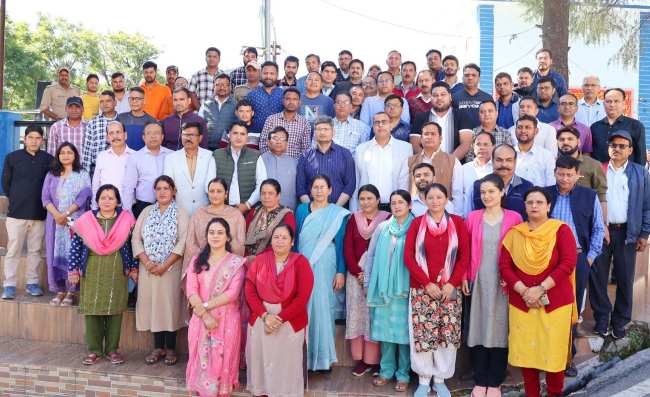 चमोली :डीएम संदीप तिवारी के स्थानांतरण होने पर दी गई भावपूर्ण विदाई